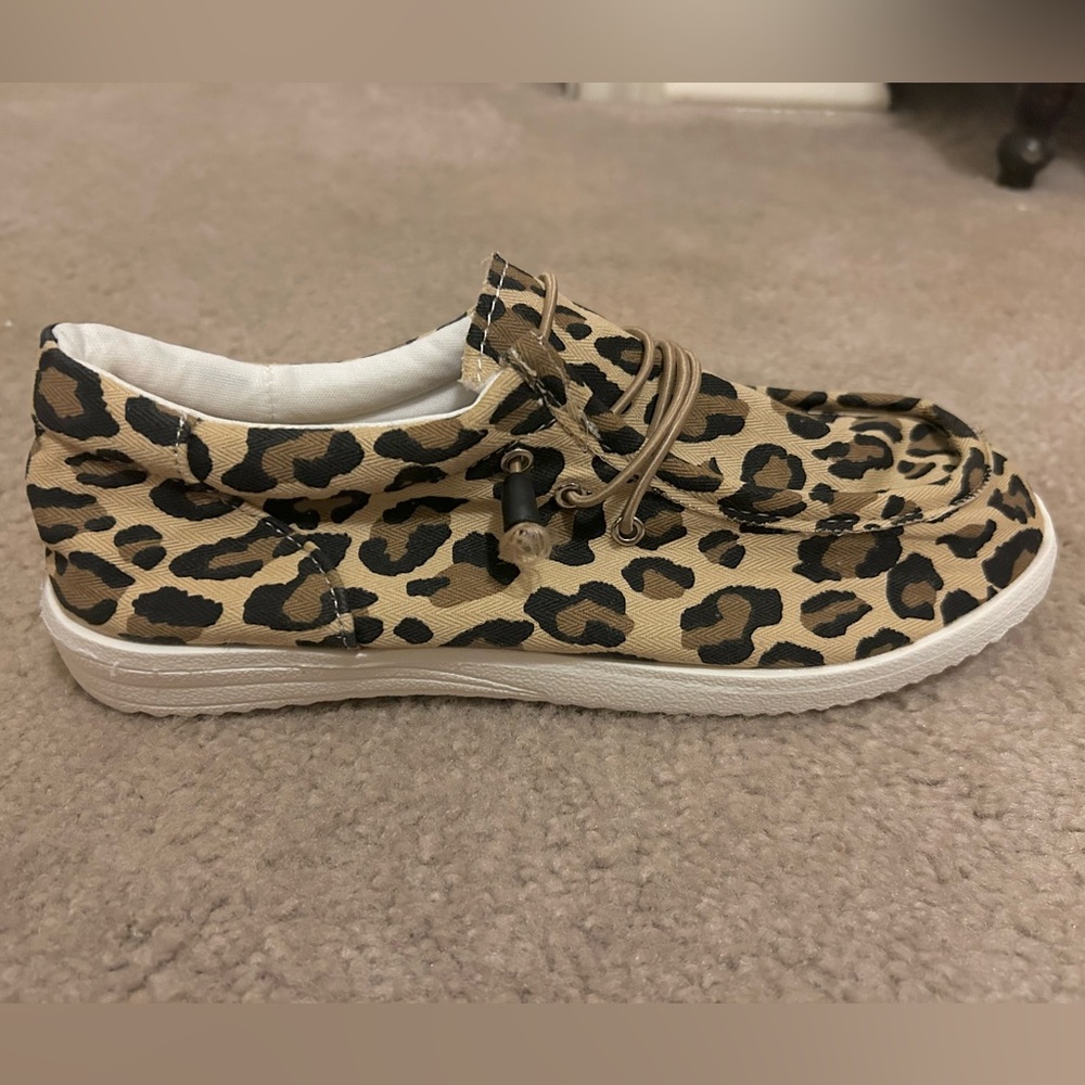 Outwoods Cheetah Print Sandals Size 9W No Box